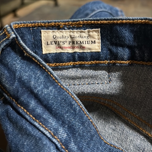 Levi’s Premium Denim Button front 501 Jeans, Sz 32, Length 26”, new condition. - Picture 8 of 8